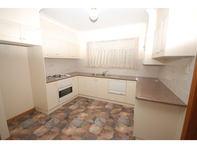 2/8 Jarrah Place, Glenfield Park NSW 2650