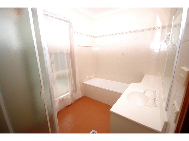 2/8 Jarrah Place, Glenfield Park NSW 2650