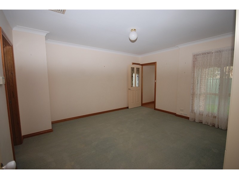 2/8 Jarrah Place, Glenfield Park NSW 2650