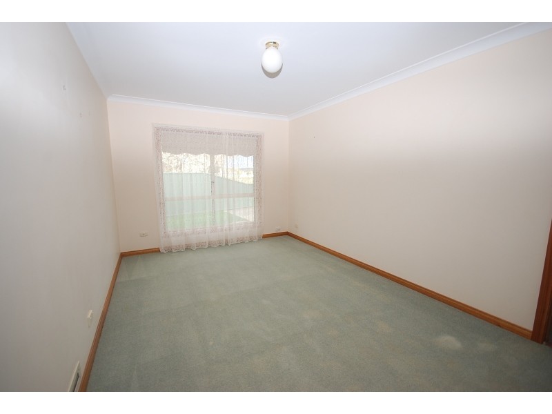 2/8 Jarrah Place, Glenfield Park NSW 2650