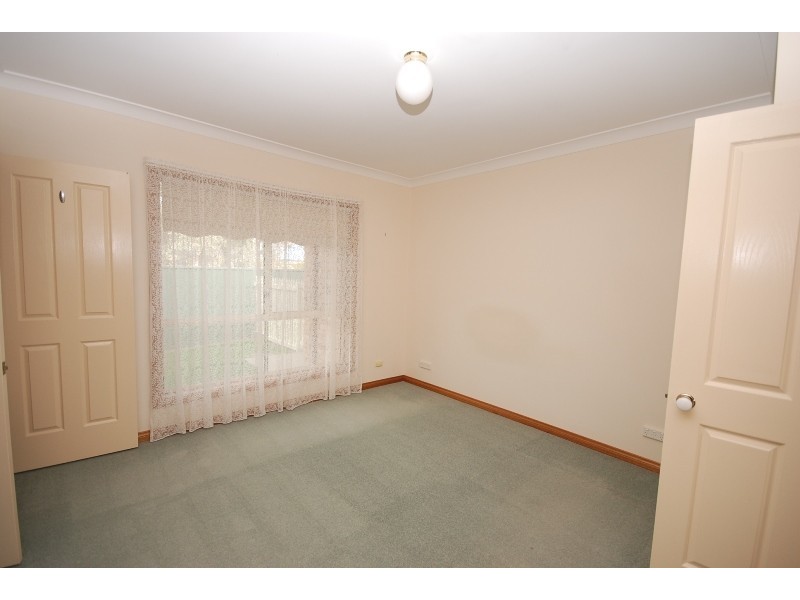 2/8 Jarrah Place, Glenfield Park NSW 2650