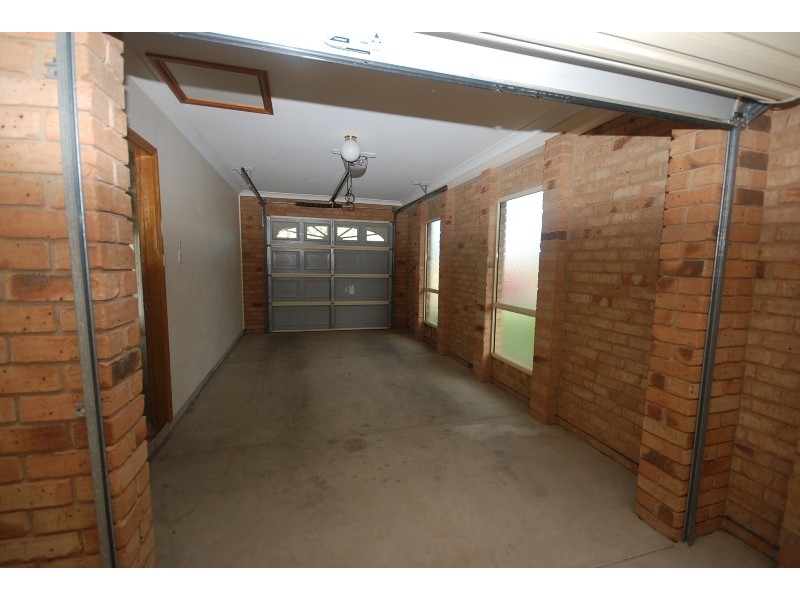 2/8 Jarrah Place, Glenfield Park NSW 2650