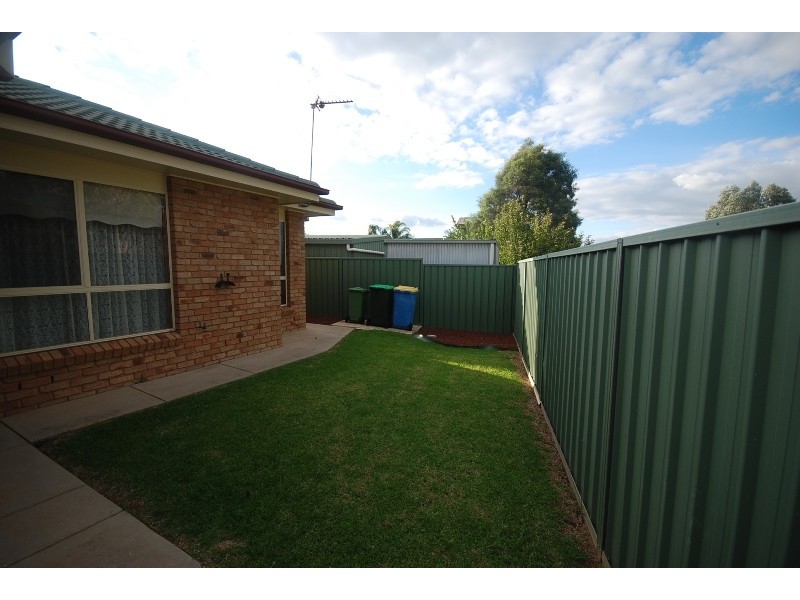 2/8 Jarrah Place, Glenfield Park NSW 2650