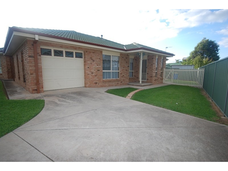 2/8 Jarrah Place, Glenfield Park NSW 2650