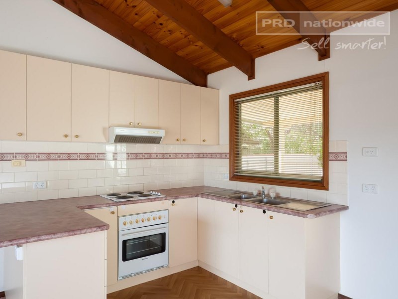 15 Richard Street, Turvey Park NSW 2650