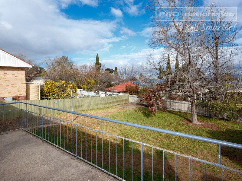 114 Simkin Crescent, Kooringal NSW 2650