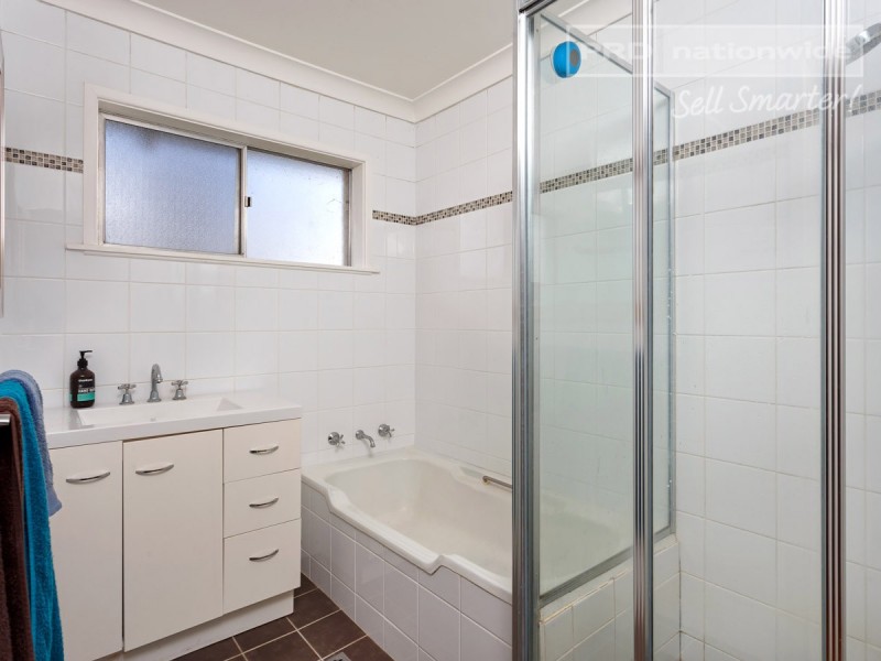 114 Simkin Crescent, Kooringal NSW 2650