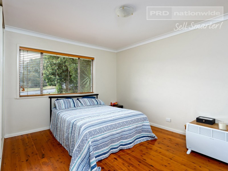 114 Simkin Crescent, Kooringal NSW 2650