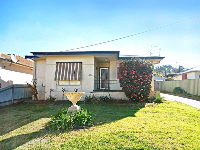 122 Meadow Street, Kooringal NSW 2650