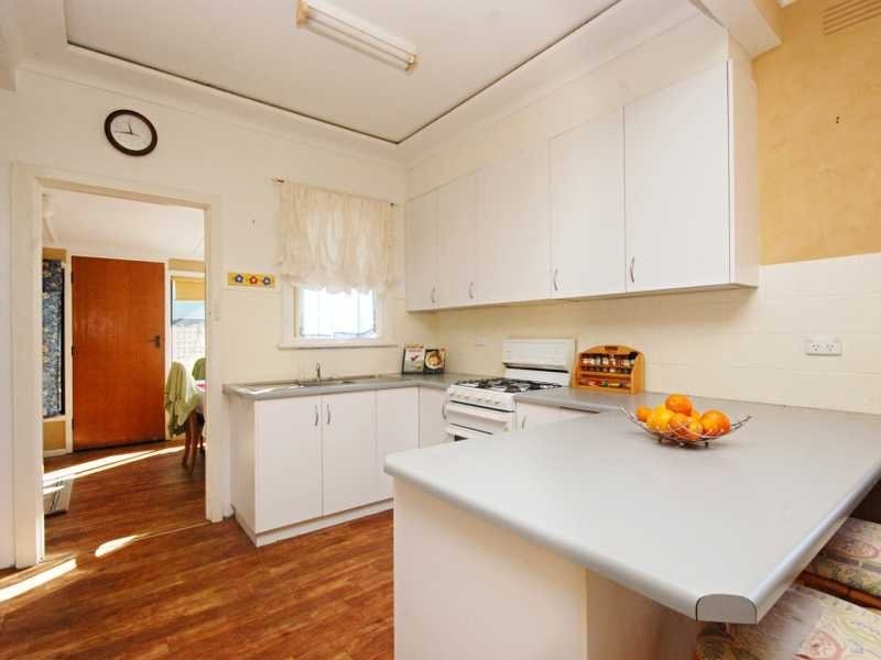 122 Meadow Street, Kooringal NSW 2650