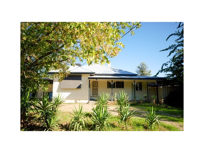 10 Rowe Street, Lake Albert NSW 2650