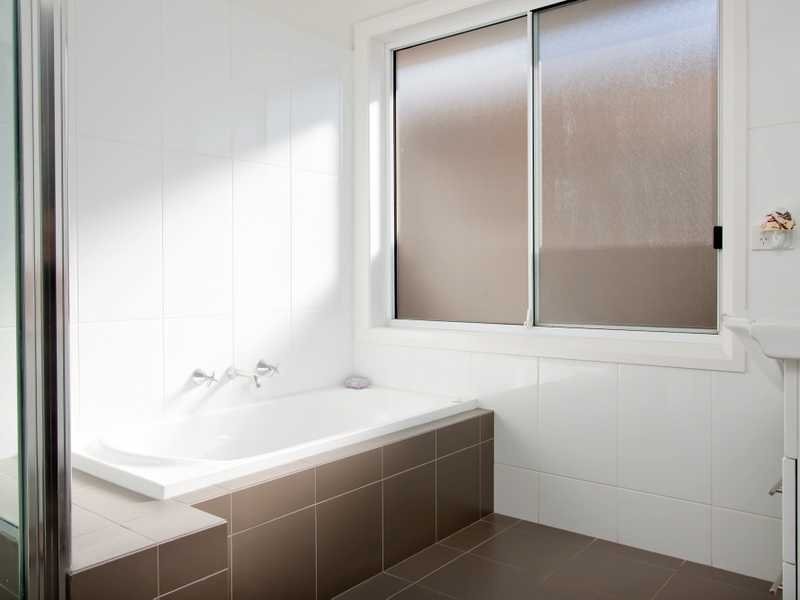16 Warambee Street, Glenfield Park NSW 2650