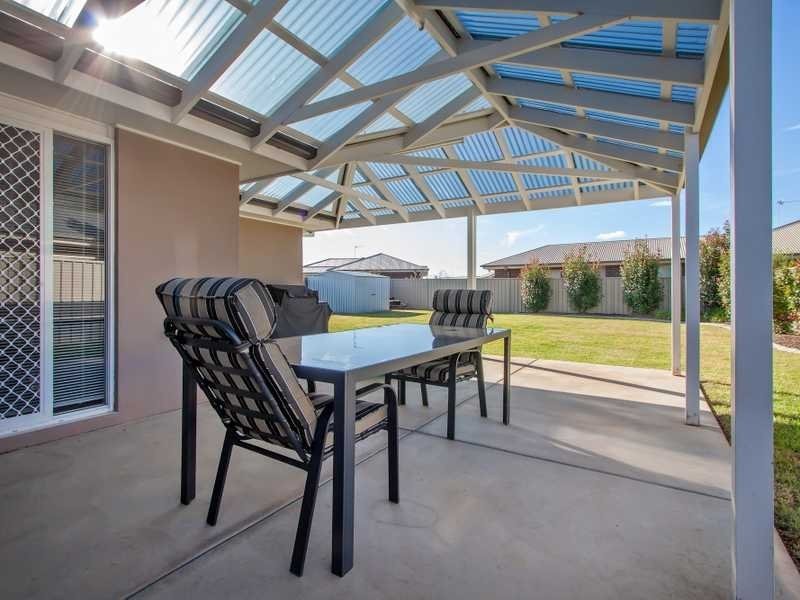 16 Warambee Street, Glenfield Park NSW 2650