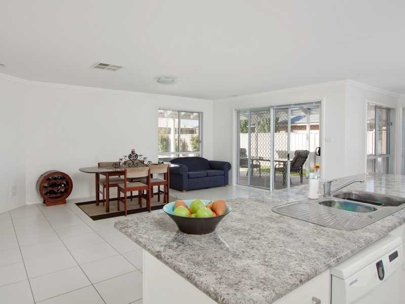 16 Warambee Street, Glenfield Park NSW 2650
