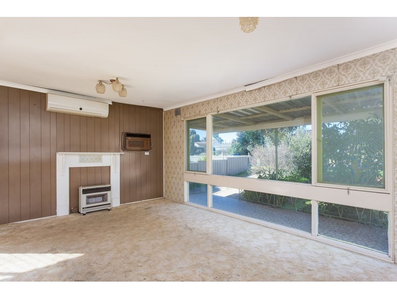 24 Raye Street, Tolland NSW 2650