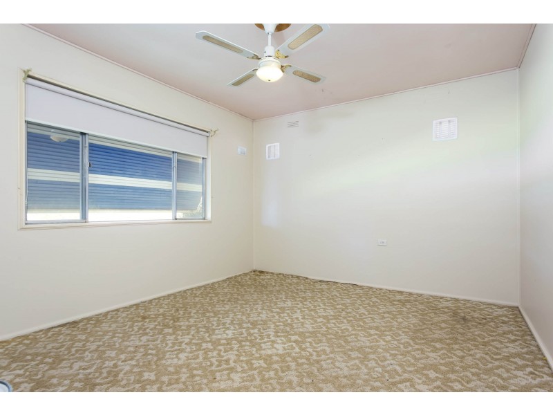 24 Raye Street, Tolland NSW 2650