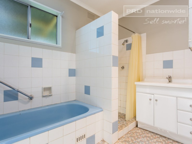 24 Raye Street, Tolland NSW 2650