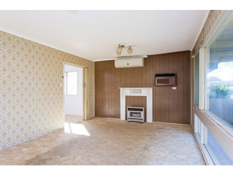 24 Raye Street, Tolland NSW 2650