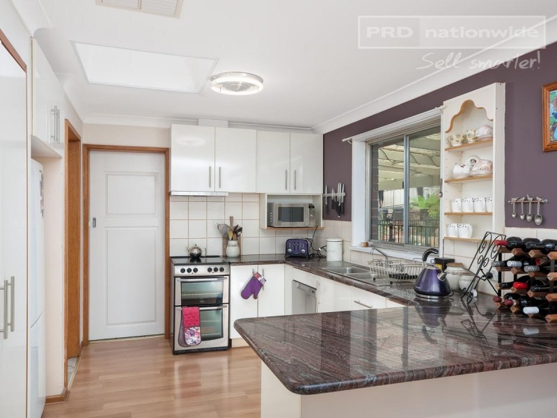 6 Andrews Avenue, Kooringal NSW 2650