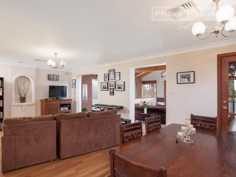 6 Andrews Avenue, Kooringal NSW 2650