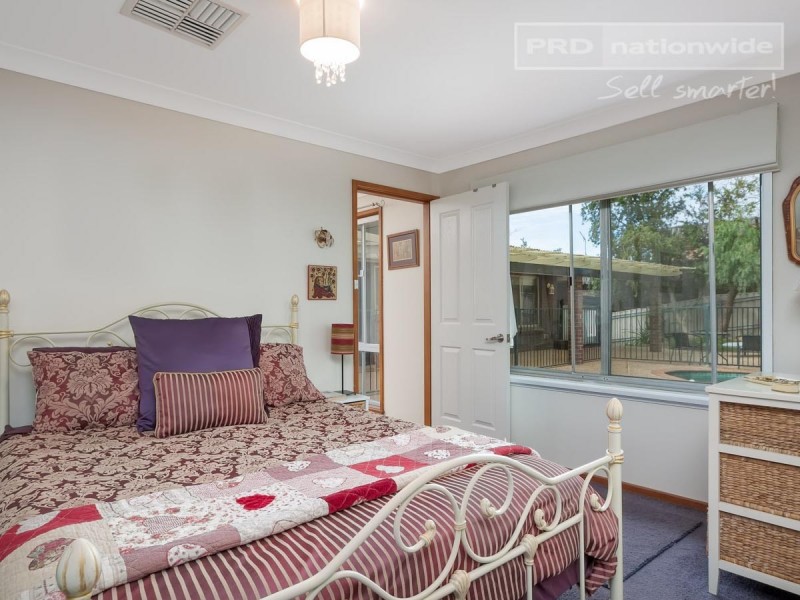 6 Andrews Avenue, Kooringal NSW 2650