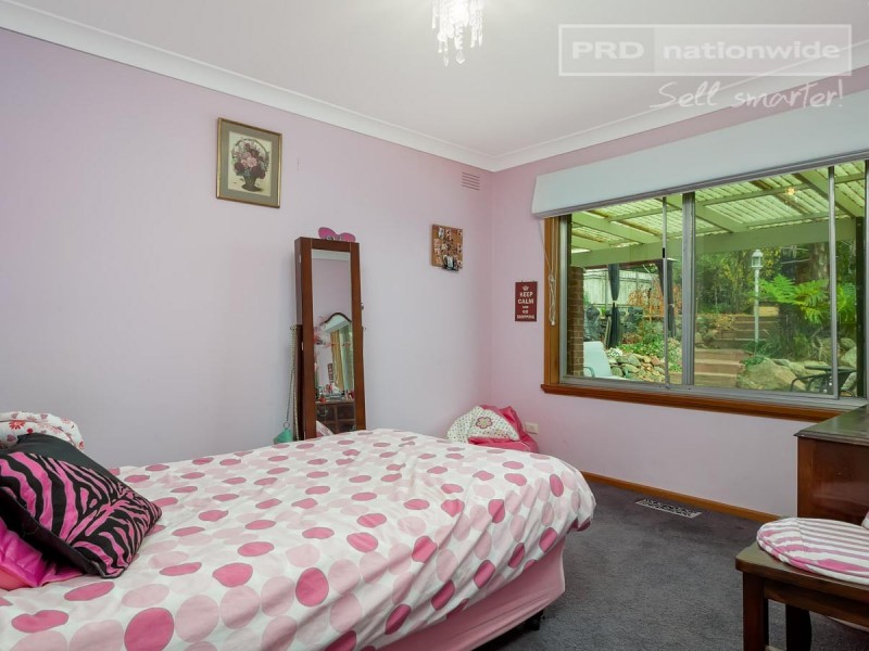 6 Andrews Avenue, Kooringal NSW 2650