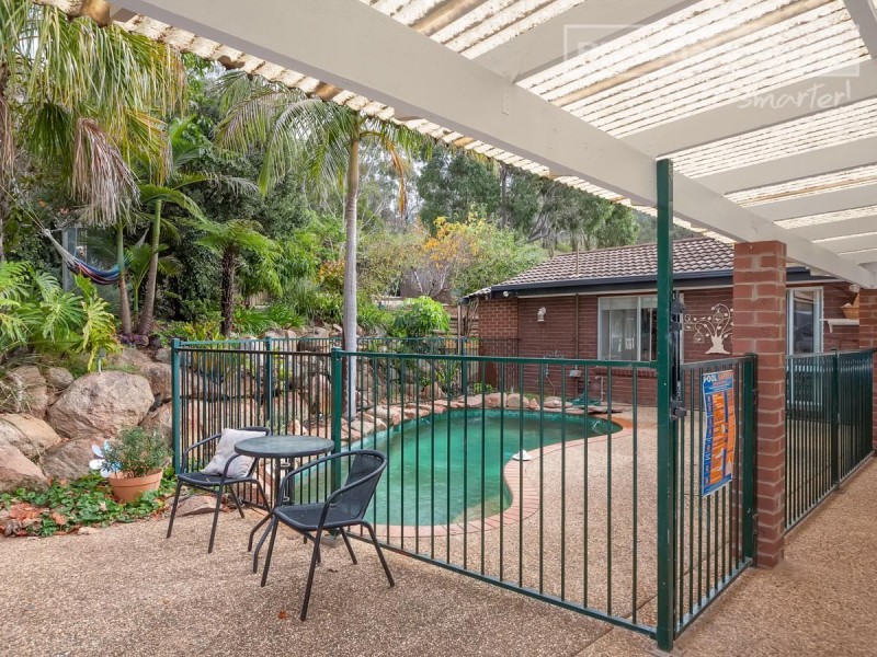 6 Andrews Avenue, Kooringal NSW 2650
