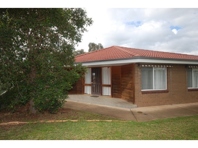 9 Canola Place, Estella NSW 2650