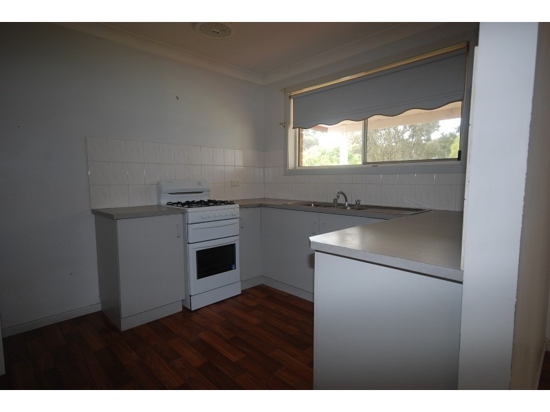 9 Canola Place, Estella NSW 2650