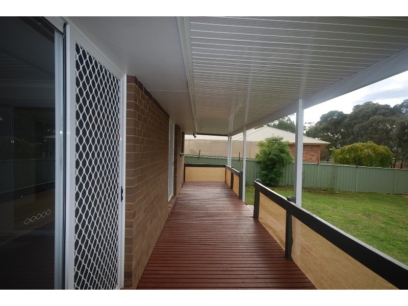 9 Canola Place, Estella NSW 2650