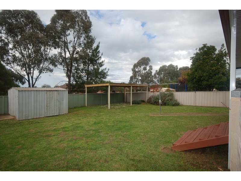 9 Canola Place, Estella NSW 2650