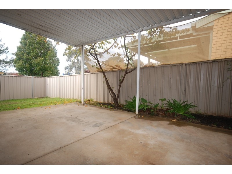 9 Canola Place, Estella NSW 2650
