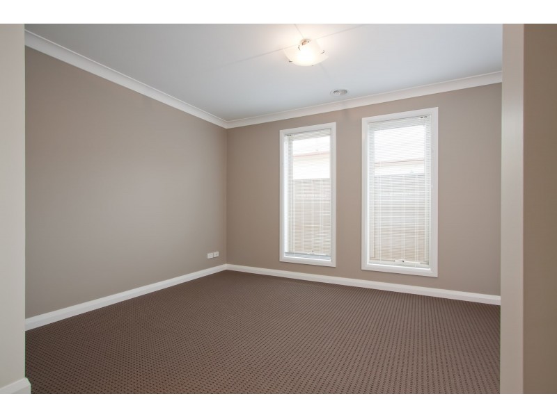 9B John Street, Kooringal NSW 2650