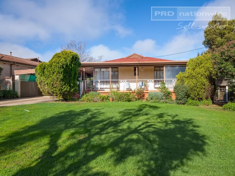 16 Temerloh Avenue, Tolland NSW 2650