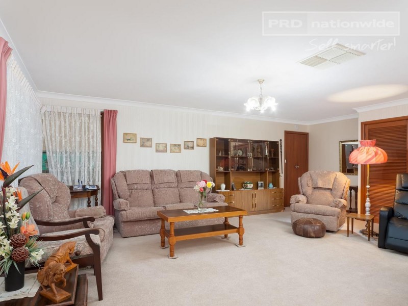 16 Temerloh Avenue, Tolland NSW 2650