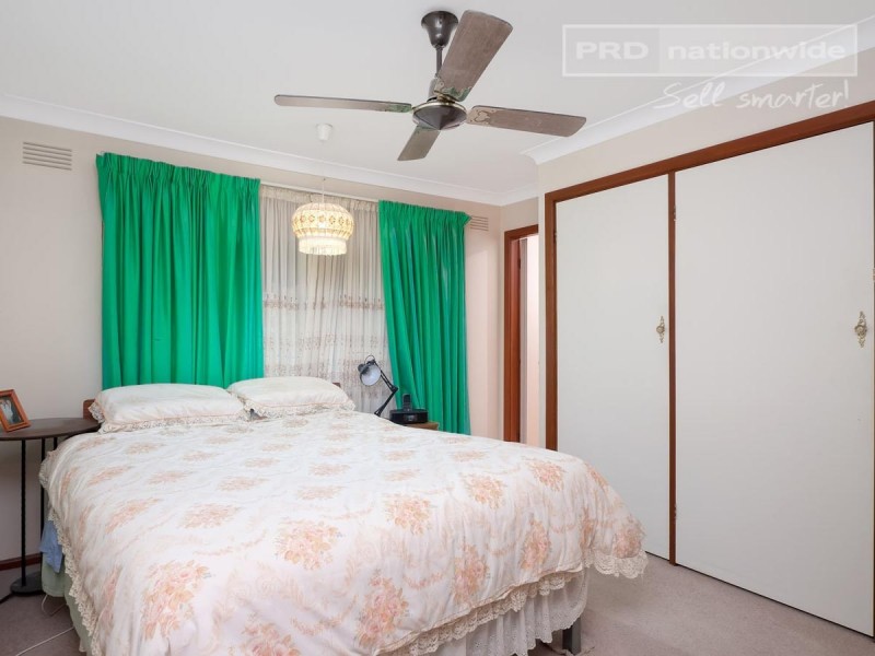 16 Temerloh Avenue, Tolland NSW 2650