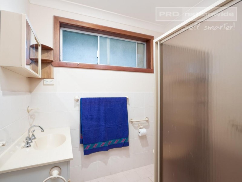 16 Temerloh Avenue, Tolland NSW 2650