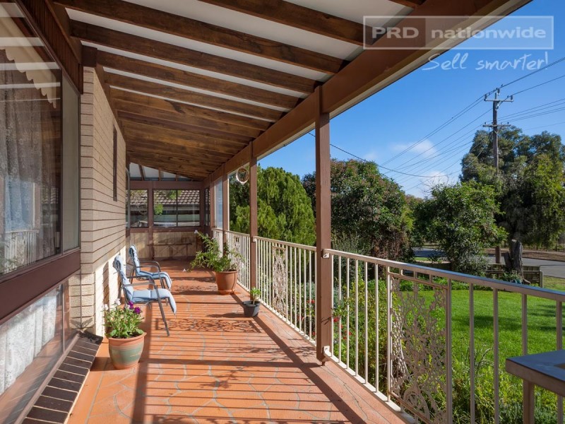 16 Temerloh Avenue, Tolland NSW 2650