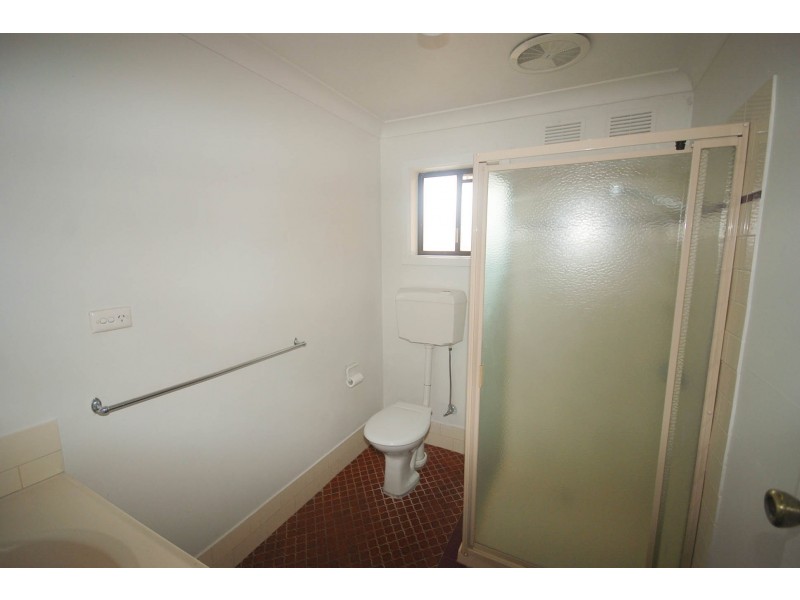 2/17 Nordlingen Drive, Wagga Wagga NSW 2650
