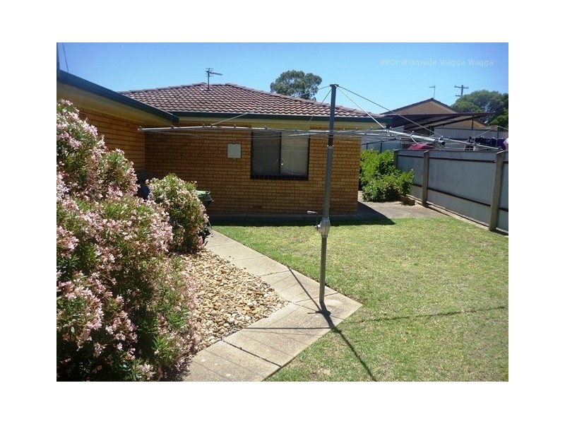 2/17 Nordlingen Drive, Wagga Wagga NSW 2650