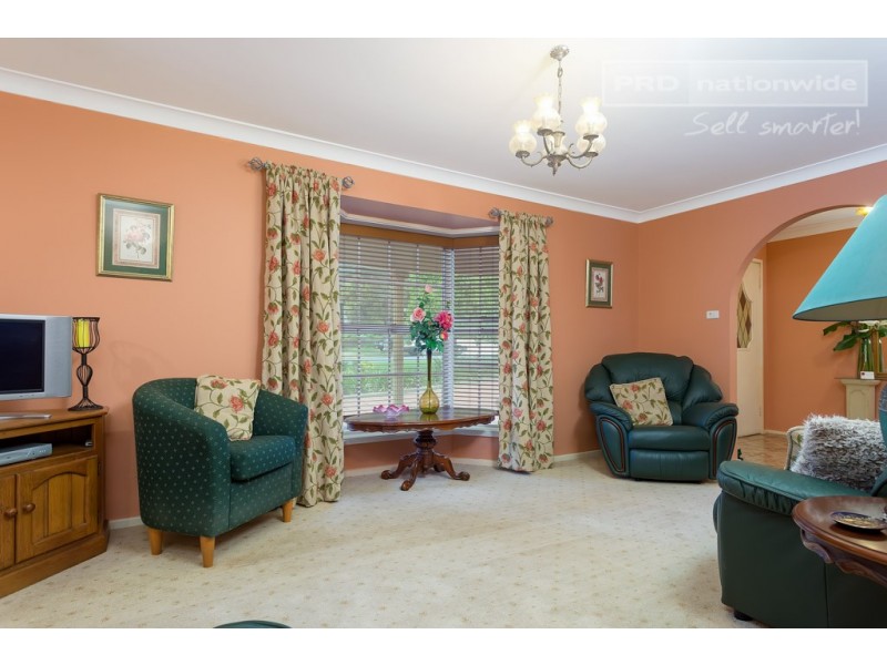 8 McCoullough Drive, Tolland NSW 2650