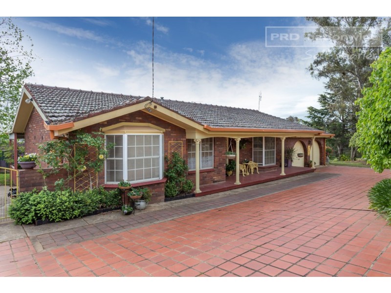 8 McCoullough Drive, Tolland NSW 2650