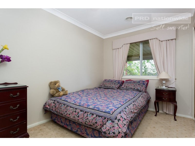 8 McCoullough Drive, Tolland NSW 2650