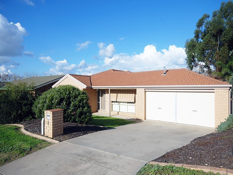 3 Kirrang Avenue, Glenfield Park NSW 2650