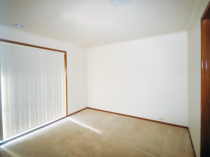 3 Kirrang Avenue, Glenfield Park NSW 2650