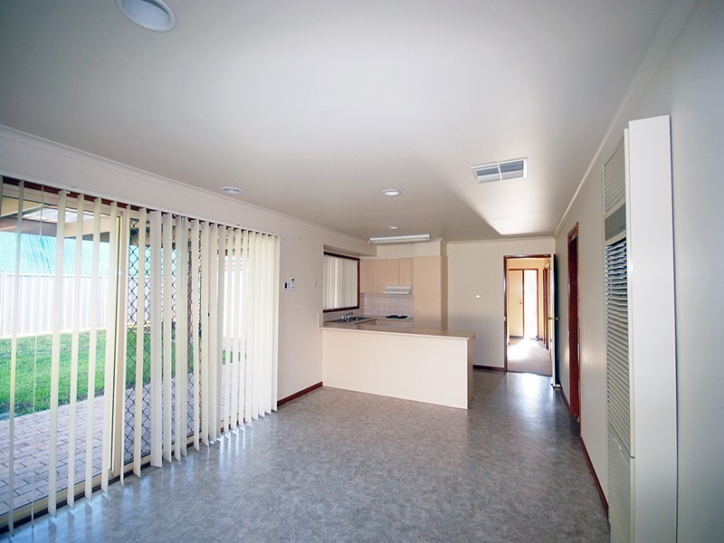 3 Kirrang Avenue, Glenfield Park NSW 2650