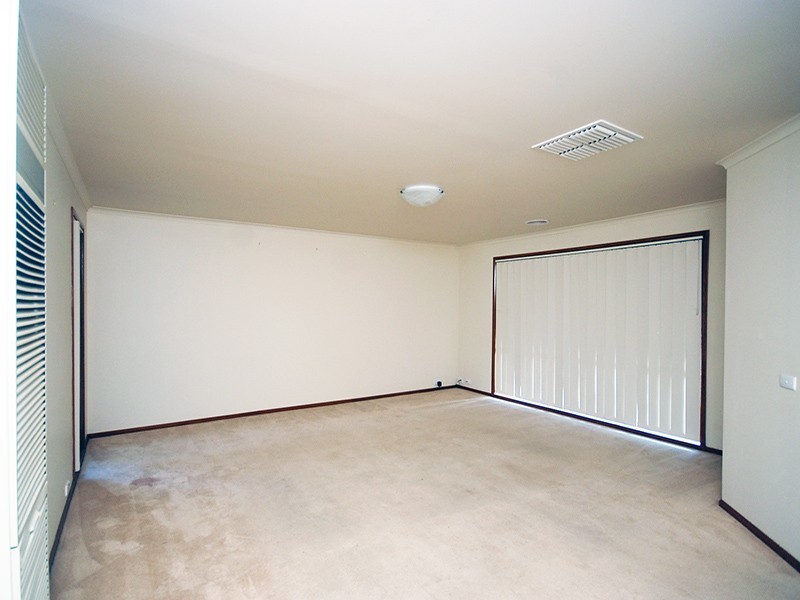 3 Kirrang Avenue, Glenfield Park NSW 2650