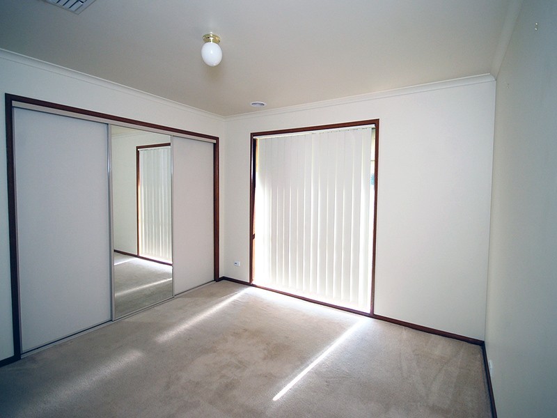 3 Kirrang Avenue, Glenfield Park NSW 2650