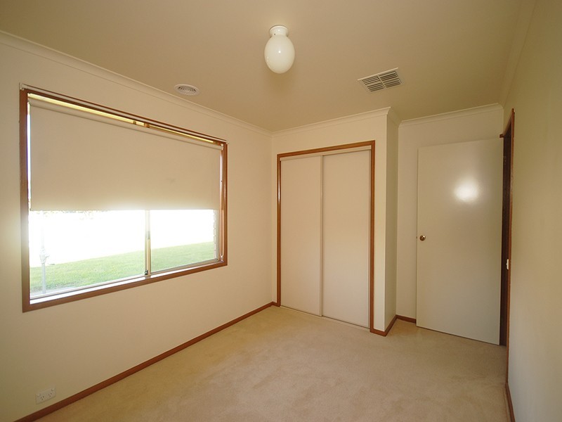 3 Kirrang Avenue, Glenfield Park NSW 2650