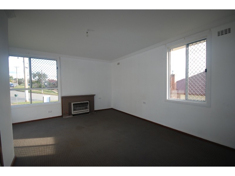 23 Phillip Avenue, Mount Austin NSW 2650